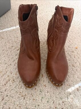 Women’s Brown Western-Inspired Ankle Boots